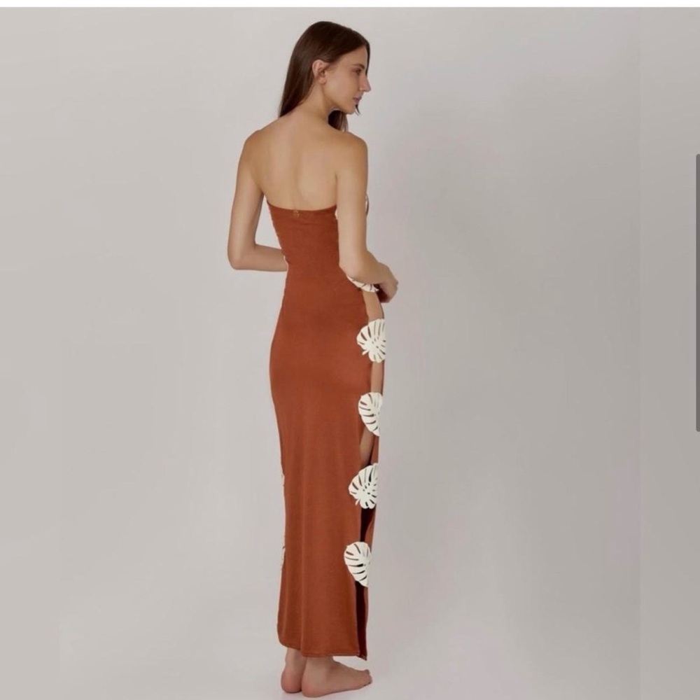 Chic strapless Brown Dress with Leaf Accents